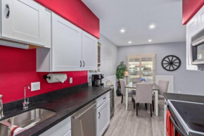 Charming Condo with Pool in Mesa